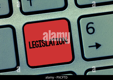 L'écriture de texte Word Législation. Concept d'affaires pour la loi ou ensemble de lois proposées par le gouvernement au Parlement. Banque D'Images