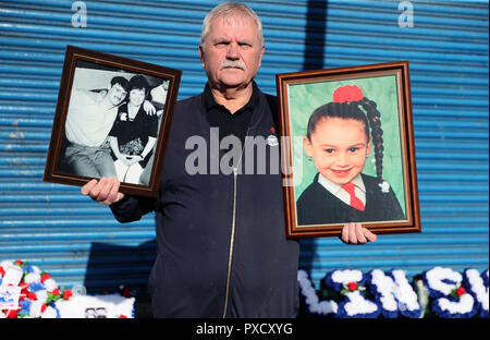 Charlie Butler, dont la nièce Evelyn Baird, son partenaire Michael Morrison (27) et son enfant Michelle Baird, âgé de seulement sept, était parmi les neuf personnes innocentes tuées par une bombe de l'IRA dans un magasin sur la route de Shankill, il y a 25 ans, sur la scène de l'attaque à Belfast. Banque D'Images