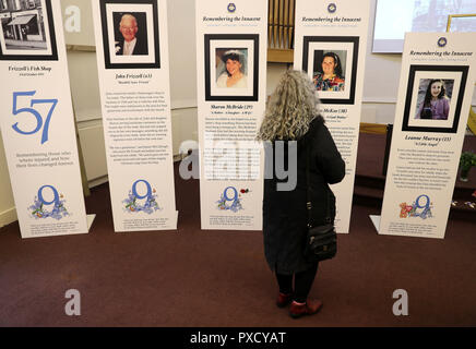 Certains des objets, des souvenirs, cartes et photographies relatives à la bombe Shankill sur l'affichage dans le cadre d'une exposition qui aura lieu à l'église méthodiste de la Shankill Road, Belfast. L'exposition coïncide avec le 25e anniversaire de l'attentat dans lequel neuf innocents ont été tués par une bombe de l'IRA dans un magasin sur la route Shankill il y a 25 ans. Banque D'Images