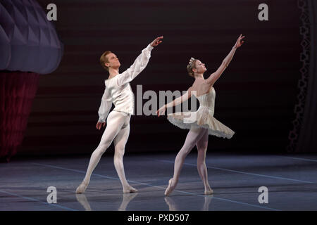 Saint-pétersbourg, Russie - le 16 décembre 2015 : les acteurs dans une scène du ballet Casse-Noisette, sur la scène de théâtre Mikhailovsky cer au cours de la période de fermeture Banque D'Images