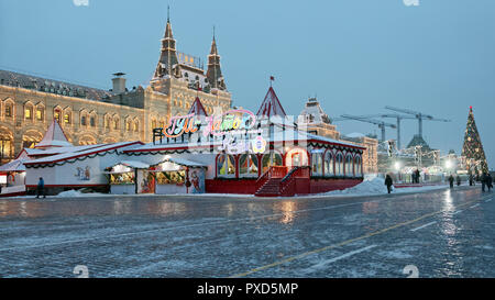 Moscou, Russie - le 16 janvier 2013 : patinoire attend les visiteurs sur la Place Rouge à Moscou, Russie le 16 janvier 2013. Patinoire installé sur rouge Banque D'Images