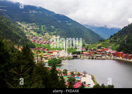 En Uzungol Caykara - Trabzon, aussi destination populaire pour le tourisme estival. Banque D'Images