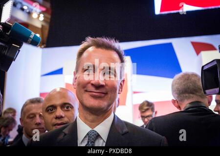 © Chris Bull. 3/10/18 BIRMINGHAM , Royaume-Uni. Jour de clôture du congrès du parti conservateur à l'International Convention Centre à Birmingham, Angleterre, aujourd'hui (mercredi 3 octobre 2018). Premier ministre Theresa peut offre son discours de clôture de la conférence. Les députés conservateurs prennent leur place. Jeremy Hunt MP Crédit photo : CHRIS BULL Banque D'Images