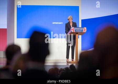 © Chris Bull. 3/10/18 BIRMINGHAM , Royaume-Uni. Jour de clôture du congrès du parti conservateur à l'International Convention Centre à Birmingham, Angleterre, aujourd'hui (mercredi 3 octobre 2018). Premier ministre Theresa peut offre son discours de clôture de la conférence. Crédit photo : CHRIS BULL Banque D'Images