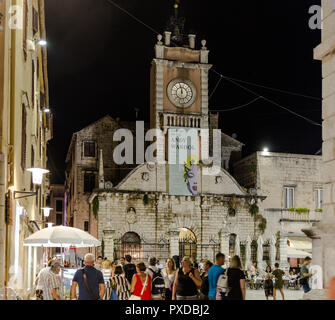 Bâtiment de la garde de la ville (Gradska staza) sur la Place du Peuple (Narodni Trg) dans la vieille ville de Zadar, Dalmatie, Croatie Banque D'Images