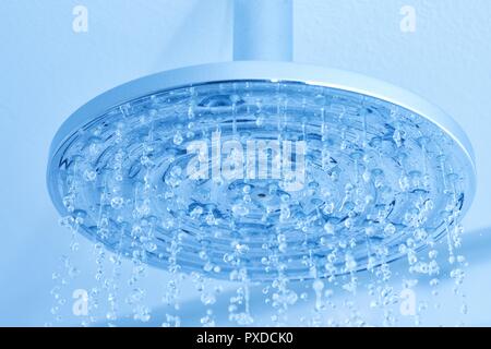 Douche eau coulant Banque D'Images