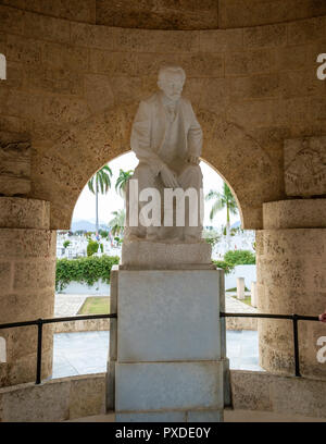 Statue de Jose Marti, Santa Ifgenia Cimetière, Santiago de Cuba, Cuba Banque D'Images