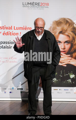 Jean Becker est vu à Lyon (Centre-est de la France) qu'il assiste à une séance de presse à l'occasion du 10e Lumiere Pr Banque D'Images