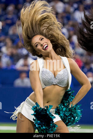 Indianapolis, Indiana, USA. 21 Oct, 2018. Indianapolis Colts cheerleader effectue au cours de l'action de jeu de football américain NFL entre les Bills de Buffalo et les Indianapolis Colts au Lucas Oil Stadium à Indianapolis, Indiana. John Mersits/CSM/Alamy Live News Banque D'Images