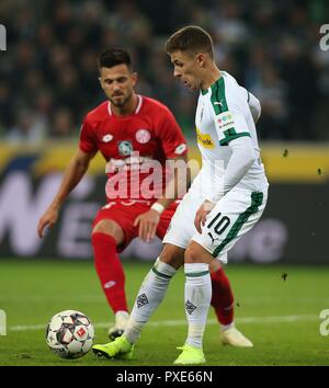 Mönchengladbach, Deutschland. 21 Oct, 2018. firo : 21.10.2018, football, 1.Bundesliga, la saison 2018/2019, Borussia Mönchengladbach - FSV FSV FSV Mainz 05, duels, Thorgan HAZARD, Borussia Mönchengladbach Borussia Mönchengladbach BMG, plein la figure, l'utilisation de crédit dans le monde entier | : dpa/Alamy Live News Banque D'Images