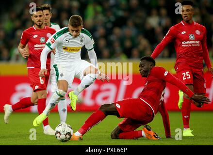 Mönchengladbach, Deutschland. 21 Oct, 2018. firo : 21.10.2018, football, 1.Bundesliga, la saison 2018/2019, Borussia Mönchengladbach - FSV FSV FSV Mainz 05, duels, Thorgan HAZARD, Borussia Mönchengladbach Borussia Mönchengladbach BMG, plein la figure, l'utilisation de crédit dans le monde entier | : dpa/Alamy Live News Banque D'Images