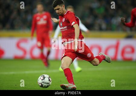 Mönchengladbach, Deutschland. 21 Oct, 2018. firo : 21.10.2018, football, 1.Bundesliga, la saison 2018/2019, Borussia Mönchengladbach - FSV FSV FSV Mainz 05, simple action, AARON, FSV FSV FSV Mainz 05, figure d'ensemble, l'utilisation de crédit dans le monde entier | : dpa/Alamy Live News Banque D'Images