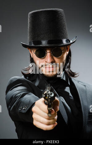 Concept vintage avec l'homme vêtu de noir top hat Banque D'Images