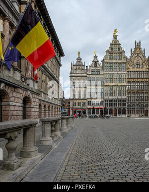 Sur l'évolution historique de la place principale (Grote Markt) d'Anvers Banque D'Images