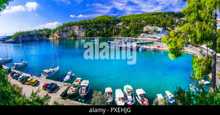 Belle Baie Patitiri Alonissos island,,Grèce. Banque D'Images