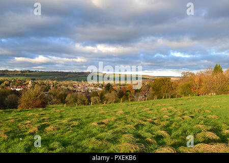 Avis de Westerham populaires à Chartwell à pied le jour du Souvenir 2017. Chartwell a été accueil de Winston Churchill. Couleurs d'automne abondent. Weald Kent view Banque D'Images