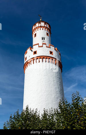 Bad Homburg, Allemagne, le 20 octobre. 2018 - La Tour blanche, château garder et monument de Bad Homburg, construit entre 1355 et 1370 comme un donjon, de frêne Banque D'Images