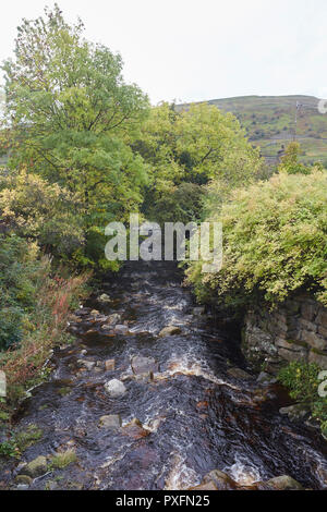 Gunnerside Beck en passant par Gunnerside village, Yorkshire Dales National Park, England, UK. Banque D'Images