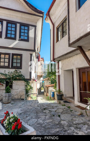 Maisons traditionnelles des petites rues à Ohrid, Macédoine Banque D'Images