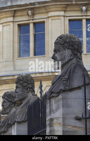 Têtes de pierre géant d'empereurs Oxford Angleterre Banque D'Images