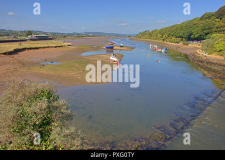 L'estuaire de la hache à mi marée, Seaton, Devon, Angleterre, Royaume-Uni. Banque D'Images