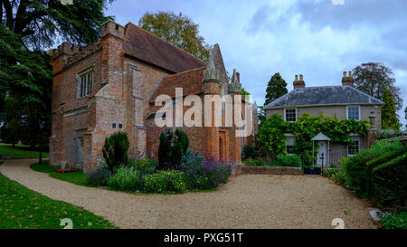 Cousues vue panoramique sur la chapelle St Paul et la maison du Recteur à Stansted maison près de Rowlands Castle, Hampshire, Royaume-Uni Banque D'Images