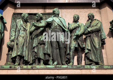 Statue équestre empereur Friedrich Wilhelm III, roi de Prusse à l'Heumarket, statues sur le piédestal, Cologne, Allemagne Reiterdenkmal Frie Kaiser Banque D'Images