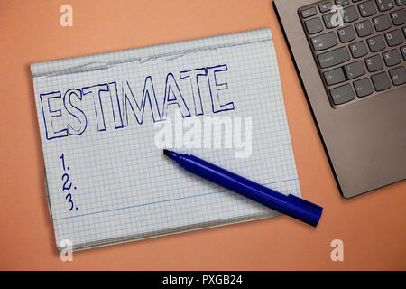 Signe texte montrant Estimation. Photo conceptuelle environ Calculer valeur juge quantité nombre de mesure quelque chose. Banque D'Images