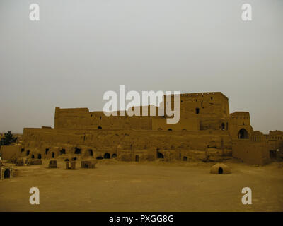 Vue extérieure à Narin Qal'eh aka Narin Château, Meybod, Iran Banque D'Images