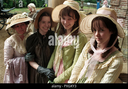 Stolz & Vorurteil aka. Orgueil & préjugés, 2005 Regie : Joe Wright, Mme Brenda Blethyn (Bennett) et les filles (CAREY MULLIGAN, TALULAH RILEY, Jena Malone) Banque D'Images