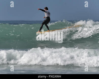 Surf Longboard Man, UK Banque D'Images