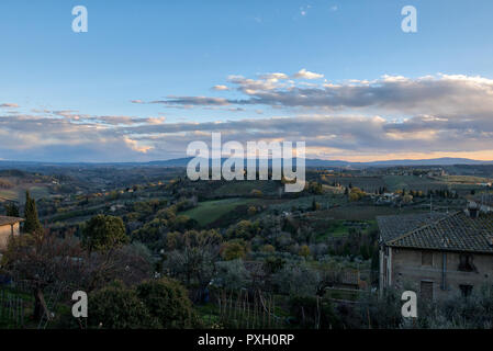 Panoramas toscane vu de San Gimignano, italie Banque D'Images