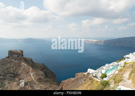 Droit d'Imerovigli et la Skaros rock. Banque D'Images