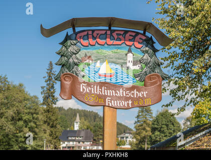 Signe de Titisee - lac dans le sud de la Forêt Noire dans la région de Bade-Wurtemberg, Germamy, Europe Banque D'Images