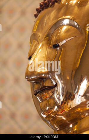 Le visage de Bouddha en or au Wat Traimit, Bangkok, Thaïlande. Banque D'Images