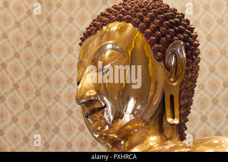 Portrait de profil du Bouddha d'Or de Wat Traimit, Bangkok, Thaïlande. Banque D'Images