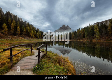 Matin voir de Lago Antorno, Dolomites, lac montagne paysage avec PIC Alpes , Misurina, Cortina d'Ampezzo, Italie Banque D'Images