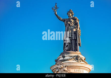 France Paris, le monument à la République avec la statue de Marianne, symboliques, à la place de la République Banque D'Images