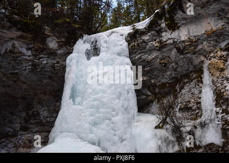 Troll tombe en cascade dans les Rocheuses Banque D'Images