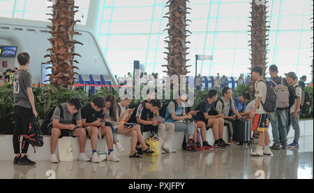 Wuhan Tianhe, Chine - 10 septembre 2018 : les passagers dans l'Aéroport International de Wuhan Tianhe Airport. Banque D'Images