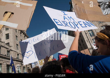 London, UK, 20thOctober 2018. Plus de 500 000 personnes ont marché sur le Parlement pour exiger leur voix démocratique d'être entendu dans le cadre d'une manifestation présentée comme la manifestation la plus importante d'une génération. Comme la date de la UK's Brexit en provenance de l'Union européenne, les manifestants se sont réunis à leurs dizaines de milliers de dirigeants politiques prendre connaissance et de donner à l'opinion publique britannique un vote final sur l'affaire. Brexit (Photo par Mike Abrahams/Alamy Live News Banque D'Images