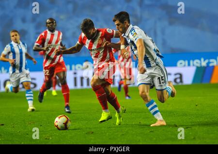 San Sebastian, Espagne. 22 octobre, 2018. Portu de Gérone pour duels la balle avec Aritz Elustondo de Real Sociedad lors de la ligue espagnole match de football entre le Real Sociedad et Gérone au stade Anoeta le 22 octobre 2018 à San Sebastian, Espagne Credit : CORDON PRESS/Alamy Live News Banque D'Images