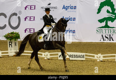 Herning, Danemark. 21 octobre, 2018. Kristy Oatley de l'Australie École du Soleil au cours de la FEI World Cup 2018 en dressage freestyle au Danemark. Credit : OJPHOTOS/Alamy Live News Banque D'Images