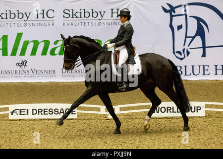 Herning, Danemark. 21 octobre, 2018. Tinna Vilhrlmson Aiurella de Suède équitation Don au cours de la FEI World Cup 2018 en dressage freestyle au Danemark. Credit : OJPHOTOS/Alamy Live News Banque D'Images