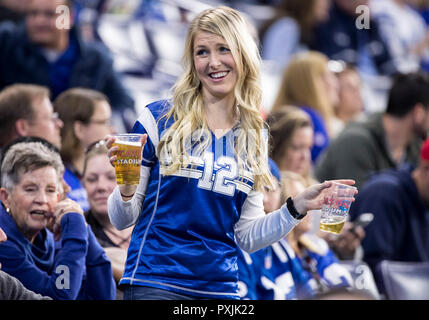 Indianapolis, Indiana, USA. 21 Oct, 2018. Indianapolis Colts NFL football fan au cours de l'action de jeu entre les Bills de Buffalo et les Indianapolis Colts au Lucas Oil Stadium à Indianapolis, Indiana. Indianapolis battu Buffalo 37-5. John Mersits/CSM/Alamy Live News Banque D'Images