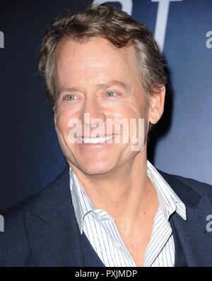 Los Angeles, CA, USA. 22 octobre, 2018. Greg Kinnear pour des arrivées au château de cartes Saison 6 Premiere, DGA complexe de cinéma, Los Angeles, CA, 22 octobre 2018. Credit : Elizabeth Goodenough/Everett Collection/Alamy Live News Banque D'Images