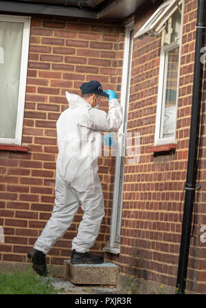 Brentwood Essex Essex 23 octobre 2018 les policiers enquêtent sur ce que l'appeler 'un tir ciblé' dans Warley, Brentwood, Essex Credit Ian Davidson/Alamy Live News Banque D'Images