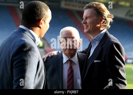 PAUL INCE, ROY EVANS & STEVE MCMANAMAN HUDDERSFIELD TOWN FC LIVERPOOL FC V HUDDERSFIELD TOWN FC V LIVERPOOL FC, PREMIER LEAGUE JOHN SMITH'S STADIUM, Huddersfield, Angleterre 20 octobre 2018 GBD12895 strictement usage éditorial uniquement. Si le joueur/joueurs représentés dans cette image est/sont de jouer pour un club anglais ou l'équipe d'Angleterre. Puis cette image ne peut être utilisé qu'à des fins rédactionnelles. Pas d'utilisation commerciale. Les usages suivants sont également restreintes MÊME SI DANS UN CONTEXTE ÉDITORIAL : utilisez conjointement avec, ou partie de, toute l'audio, vidéo, données, listes de luminaire, club ou le Banque D'Images