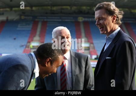 PAUL INCE, ROY EVANS & STEVE MCMANAMAN HUDDERSFIELD TOWN FC LIVERPOOL FC V HUDDERSFIELD TOWN FC V LIVERPOOL FC, PREMIER LEAGUE JOHN SMITH'S STADIUM, Huddersfield, Angleterre 20 octobre 2018 GBD12896 UTILISATION ÉDITORIALE STRICTEMENT SEULEMENT. Si le joueur/joueurs représentés dans cette image est/sont de jouer pour un club anglais ou l'équipe d'Angleterre. Puis cette image ne peut être utilisé qu'à des fins rédactionnelles. Pas d'utilisation commerciale. Les usages suivants sont également restreintes MÊME SI DANS UN CONTEXTE ÉDITORIAL : utilisez conjointement avec, ou partie de, toute l'audio, vidéo, données, listes de luminaire, club ou le Banque D'Images