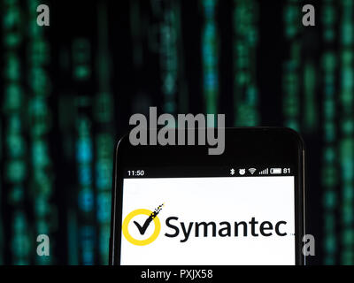 Kiev, Ukraine. Sep 30, 2018. Symantec Corporation vu le logo affiché sur le téléphone intelligent. Symantec Corporation est une entreprise de logiciels. La société fournit des logiciels et services de cybersécurité. Crédit : Igor Golovniov SOPA/Images/ZUMA/Alamy Fil Live News Banque D'Images